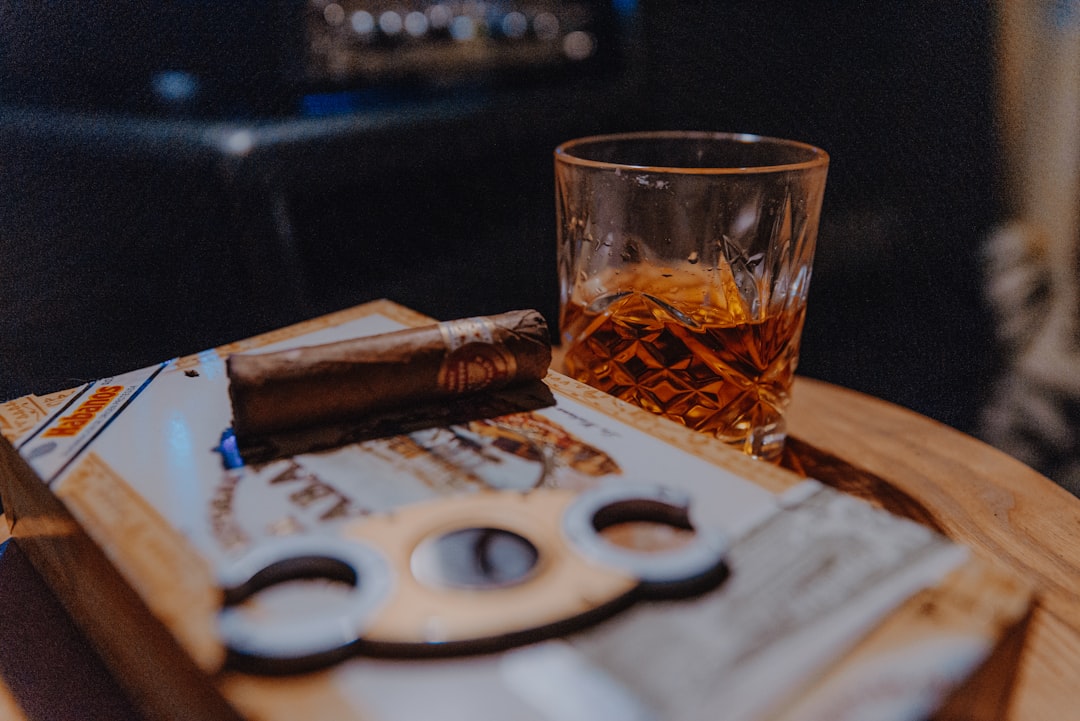 Photo Cigar and Whiskey